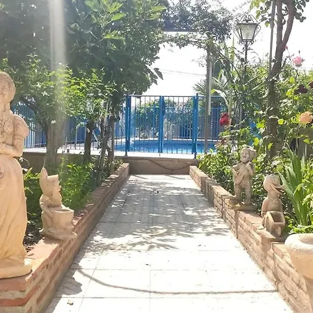 Aguilas Villa