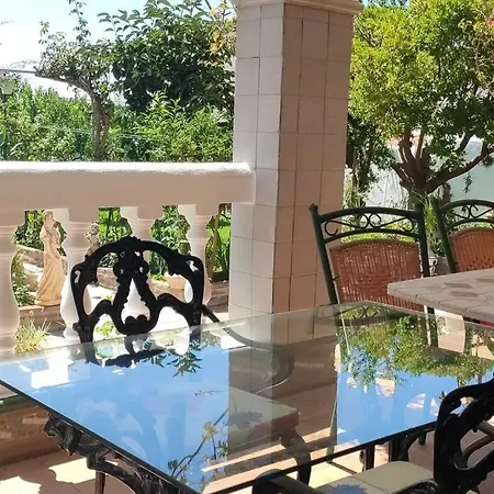 Aguilas Villa